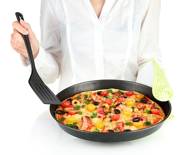 Человек готовит на кухне